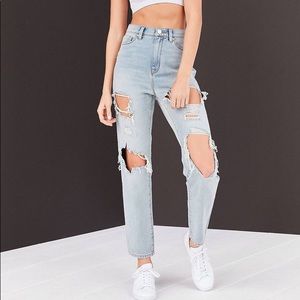 BDG High-Waisted Mom Jean - Destroyed